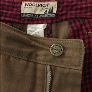 Woolrich canvas trousers perfect for all outdoor activities.